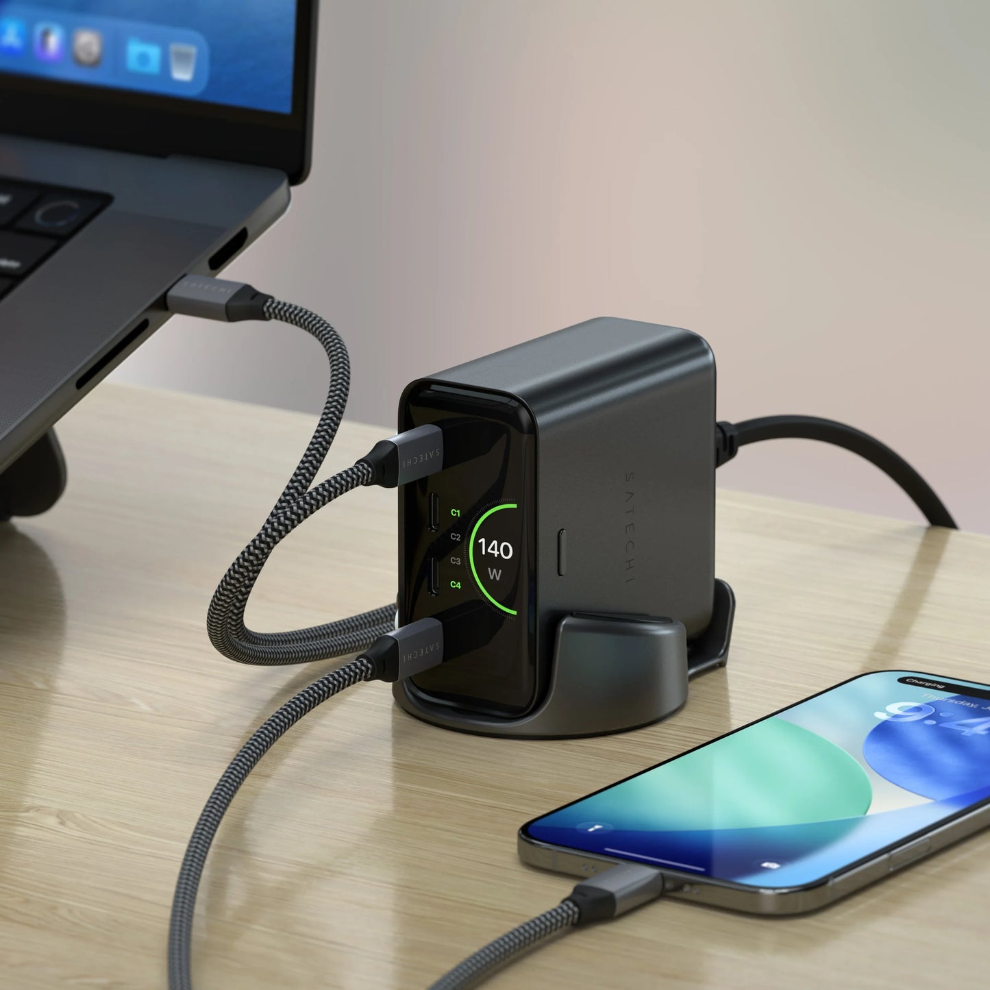 Satechi ChargeView 140W USB-C Multilader med skjerm