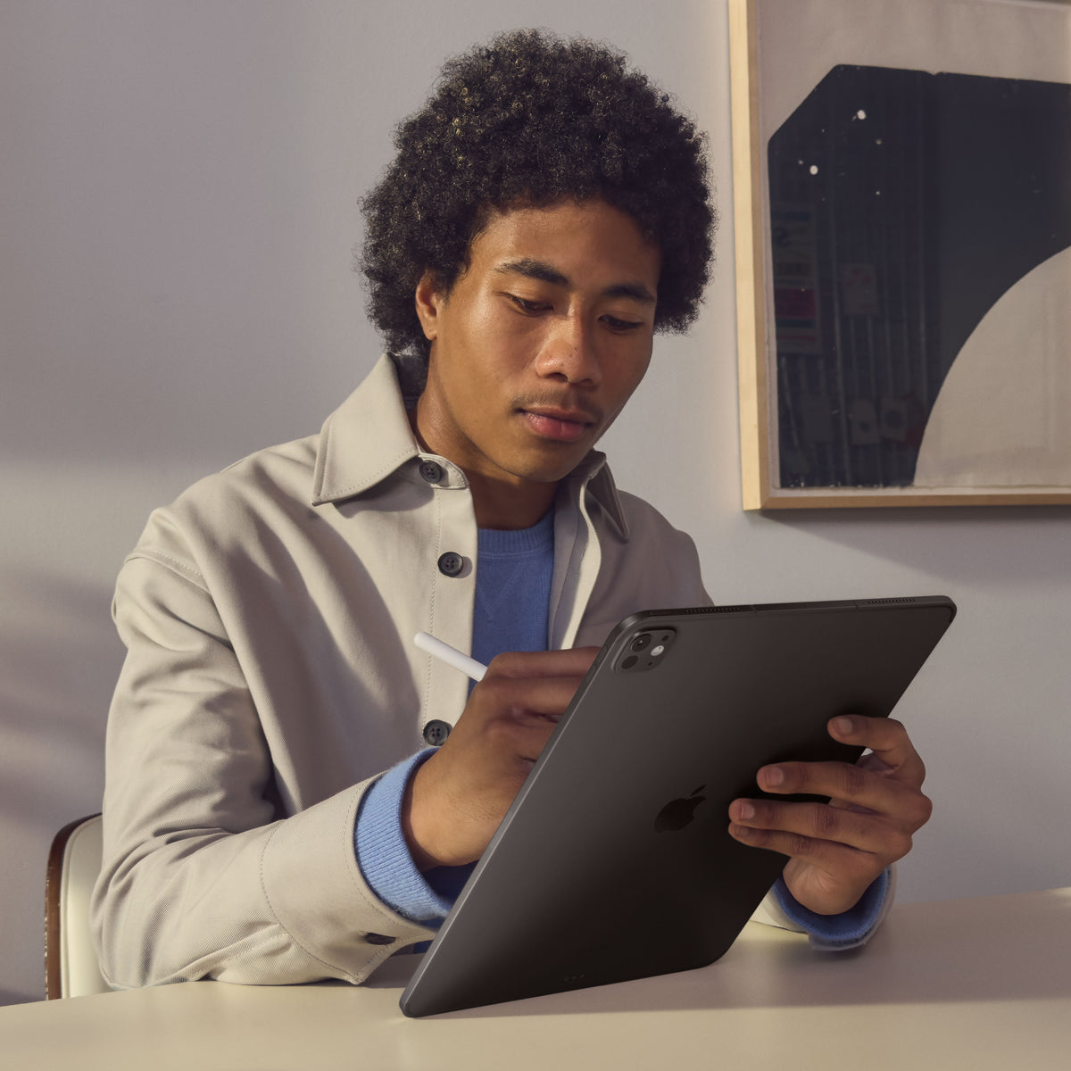 iPad_Pro_13_M4_Cellular_Silver_PDP_Image_Position_5__WWEN