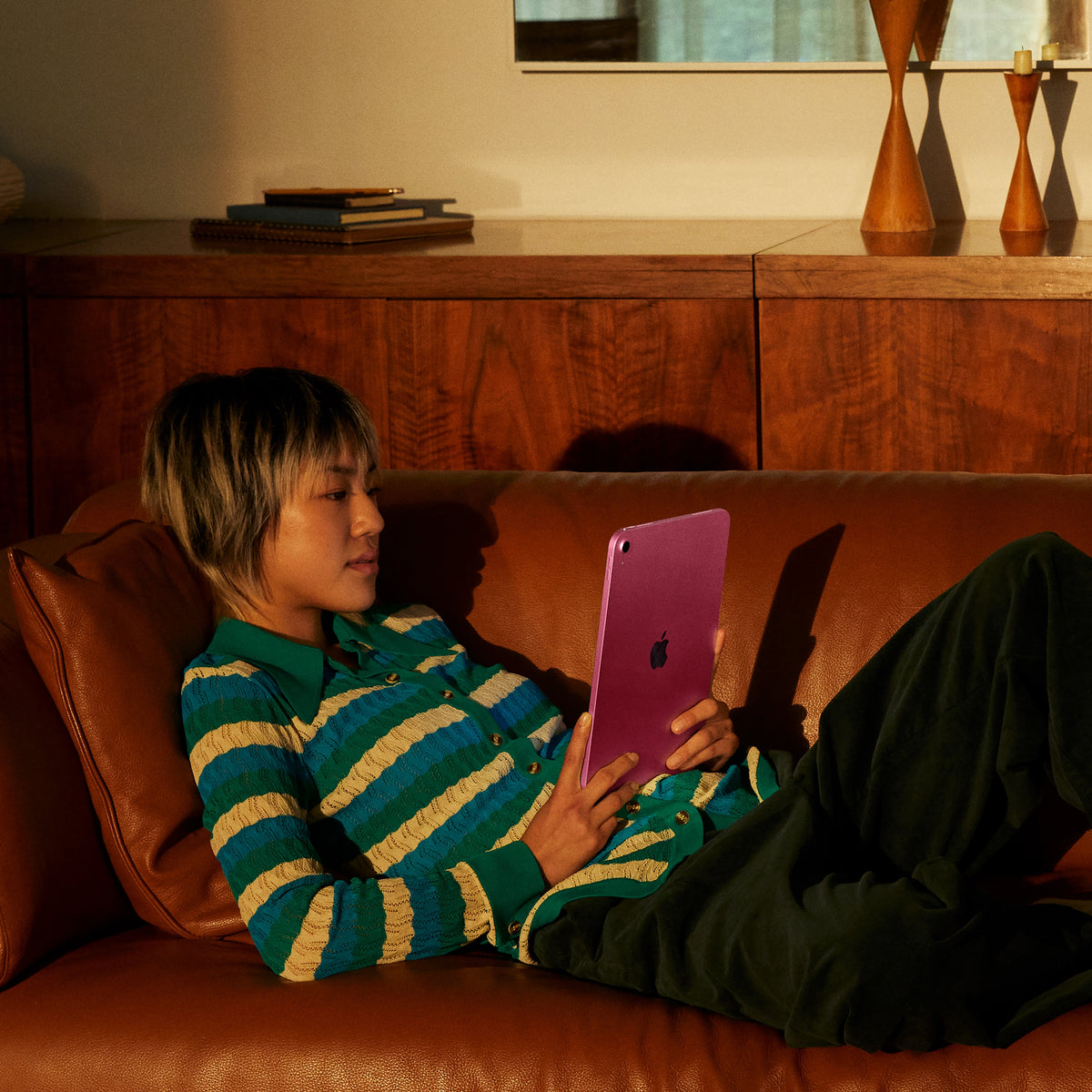 iPad_A16_Cellular_Pink_PDP_Image_Position_6__WWEN