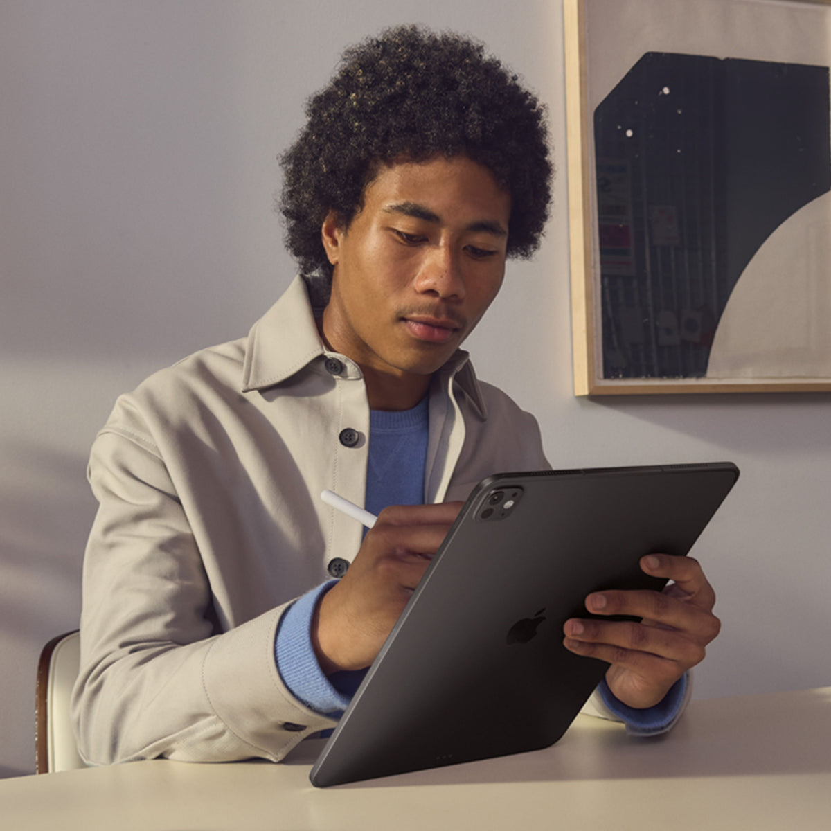 iPad_Pro_13-in_M5_Cellular_Space_Black_PDP_Image_Position_5__WWEN