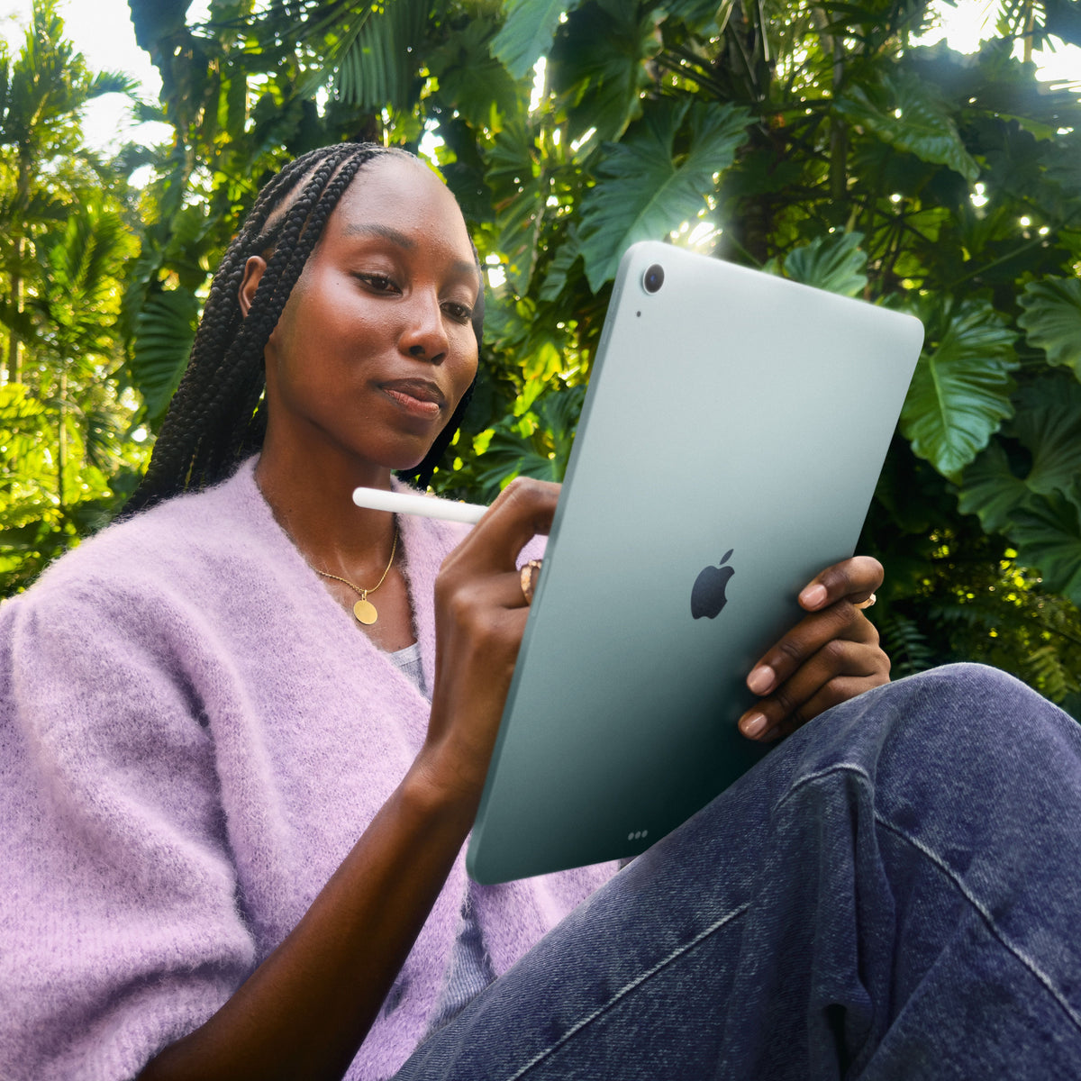 iPad_Air_13-in_M4_Wifi_Blue_PDP_Image_Position_8__en-WW