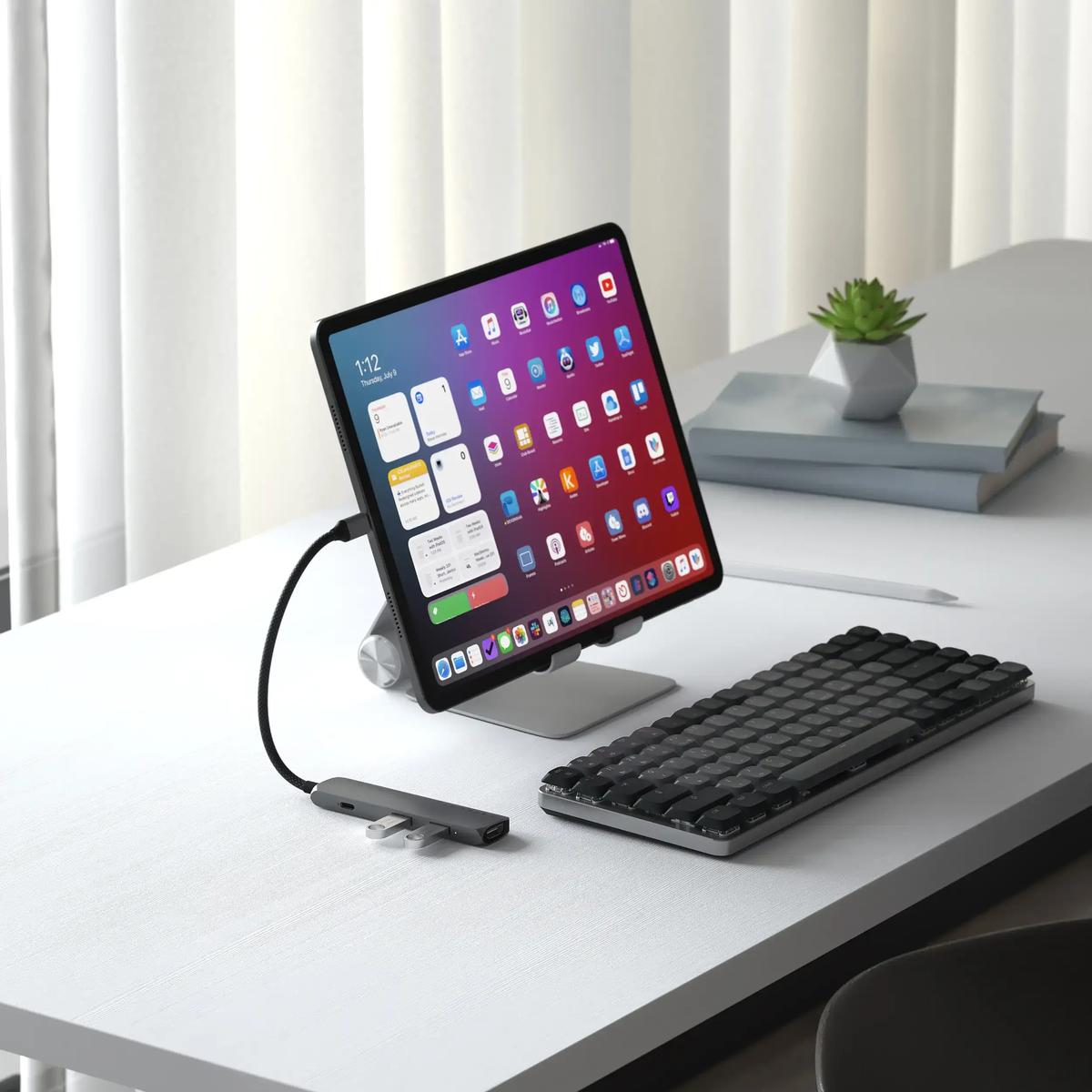 Satechi Slim 4 Multiport Adapter - Svart